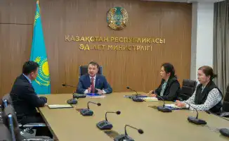 Встреча министра юстиции РК Ерлана Сарсембаева с новым председателем Республиканской коллегии адвокатов Мади Мырзагараевым