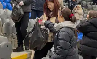 Болельщики Казахстана и Бельгии провели экологическую акцию после матча в Астане