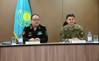 Вице-адмирал Серик Бурамбаев посетил Актауский гарнизон для обсуждения условий службы военнослужащих