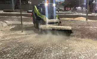 В Астане продолжается активная уборка снега: 2 844 дорожных рабочих и 1 337 единиц техники на борьбе с зимними осадками