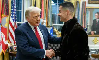 Президент США Дональд Трамп и звезда футбола Криштиану Роналду устроили незабываемую футбольную встречу, которая привлекла внимание 60 миллионов зрителей в социальных сетях. Видео с их игрой стало вирусным, вызвав бурные обсуждения и восторг среди фанатов