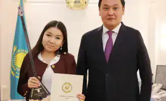 Встреча двух талантов: Ербол Карашукеев и Инжу Жанабай — символы вдохновения для будущих поэтов