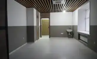 В Буландинском районе завершена модернизация железнодорожного вокзала в Макинске с досрочным открытием до холодов.