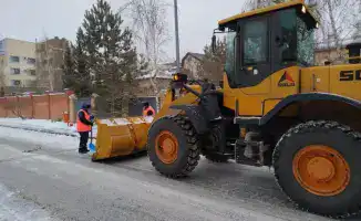 В Астане задействовано более тысячи единиц спецтехники для снегоуборочных работ