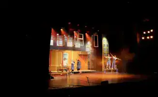 Спектакль «Жылы мұң» в Астане: использование искусственного интеллекта для освещения проблемы наркомании