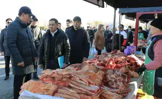 Ербол Карашукеев акцентировал внимание на доступности продуктов и взаимодействии с местными жителями на ярмарке в Таразе