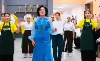 Гимн труда: 700 студентов Астаны спели о силе профессий