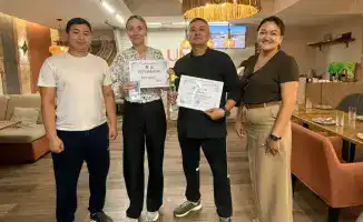 Казахский язык в меню: ключ к сердцу клиента в кафе Караганды