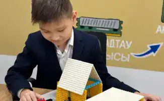 Астанинский школьник создал «умный шлагбаум»