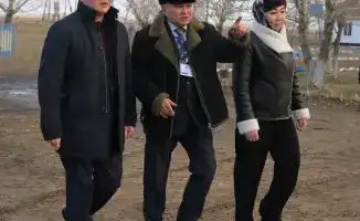 Аким Асаин Байханов обсудил с жителями с. Тосагаш проект строительства новой школы, запланированный на осень 2026 года.