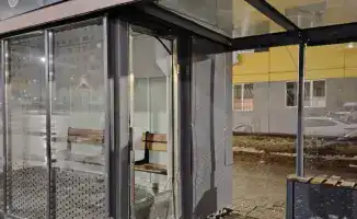 В Астане задержаны вандалы, повредившие автобусный павильон