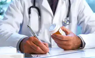 Премьер-министр Бектенов поручил усилить контроль за доступностью лекарств для казахстанцев