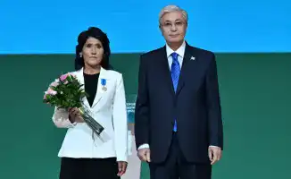 Доярка Туркестана получила медаль за труд