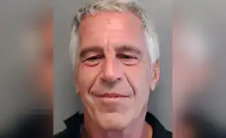 Президент США Дональд Трамп подписал законопроект, который позволит обнародовать засекреченные документы, связанные с делом покойного финансиста Джеффри Эпштейна. Этот шаг стал значимым событием в контексте продолжающихся обсуждений о правосудии и ответст