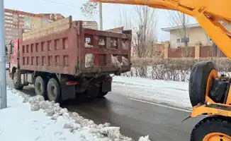 Астана mobilizes over a thousand units of snow removal equipment for overnight operations