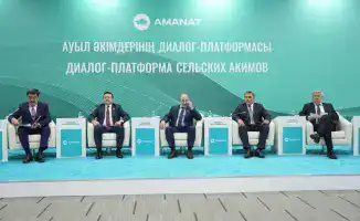 Министр экологии Казахстана Е.Нысанбаев на панельной сессии обсуждает сельское хозяйство и рациональное использование природных ресурсов