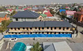Снос незаконного двухэтажного здания начался в Алматы