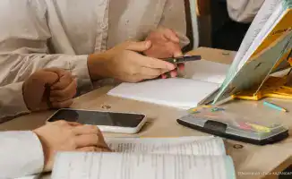 Казахстанские школы: телефоны под замком, а родители под прицелом