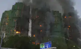 Трагедия в Гонконге: пожар в жилом комплексе унес жизни 13 человек