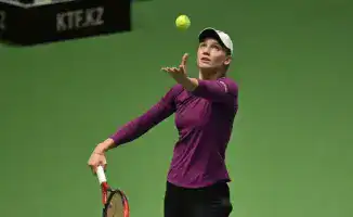 Елена Рыбакина одержала победу над Игой Швентек во втором матче Итогового турнира WTA