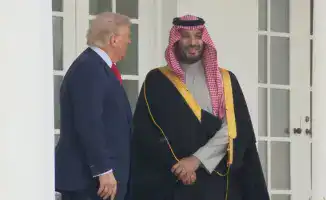 Трамп хвалит принца Саудовской Аравии за 'успехи' в области прав человека, отвергая выводы разведки о его причастности к нарушениям