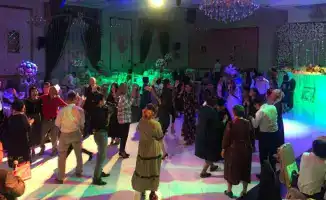 В Кыргызстане все тои и развлекательные мероприятия теперь должны завершаться до 22:00, согласно указанию главы ГКНБ. Закон 'О тишине' также требует, чтобы кафе, рестораны и ночные клубы закрывались в это же время.