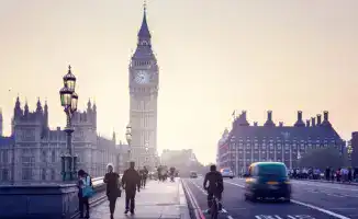 Великобритания ужесточает миграционную политику: беженцы смогут подавать заявления на вид на жительство только через 20 лет.