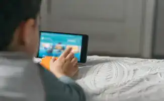 Казахстан вводит возрастные ограничения для соцсетей: депутаты за безопасность детей