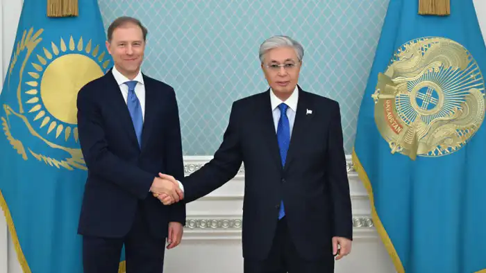 Токаев и Мантуров обсудили двусторонние отношения перед визитом казахстанского президента в Москву