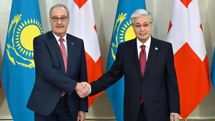 Токаев и вице-президент Швейцарии Ги Пармелан обсудили двусторонние отношения и сотрудничество