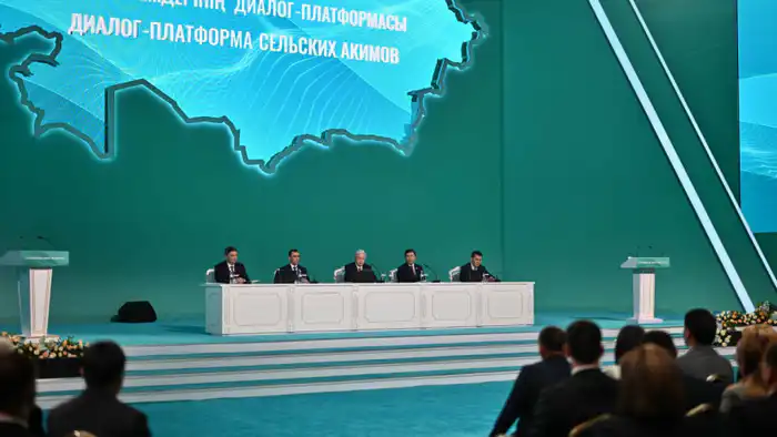 Президент Касым-Жомарт Токаев вспомнил о своём первом указе на диалог-платформе сельских акимов, подчеркивая важность взаимодействия с местными властями для решения актуальных проблем и развития сельских территорий.