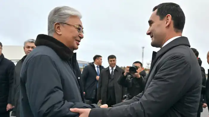 Токаев встретил президента Туркменистана в аэропорту Астаны