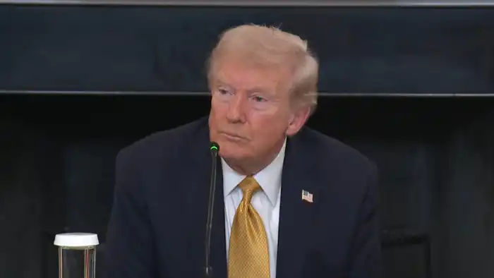 Трамп угрожает шести конгрессменам тюрьмой, обвиняя их в предательстве и подстрекательстве