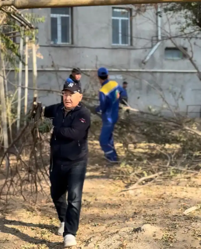 В Шымкенте провели общегородскую уборку