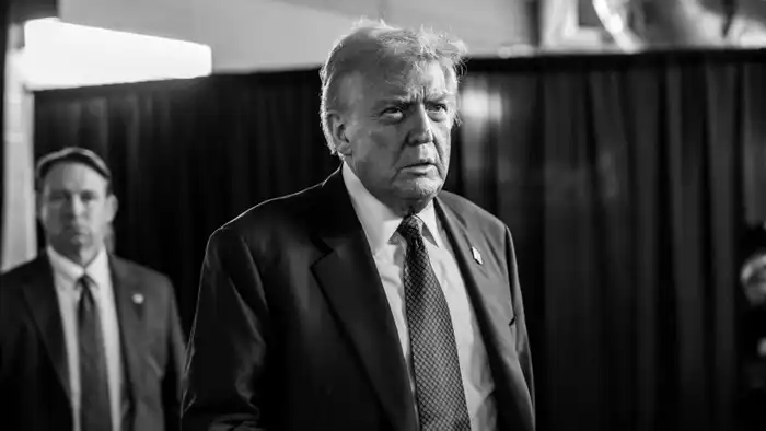 В Вашингтоне обсуждают возможность назвать новый стадион футбольной команды Washington Commanders в честь бывшего президента Дональда Трампа. Стадион, стоимостью 3,7 миллиарда долларов, станет важным объектом для города и его жителей. Ожидается, что офици