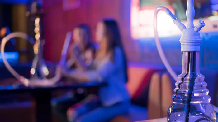 Слухи о смягчении запрета на кальяны и вейпы в Казахстане: возможные социальные последствия для молодежи
