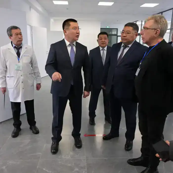 Аким Павлодарской области проверил реализацию инфраструктурных проектов в Аксу (9)