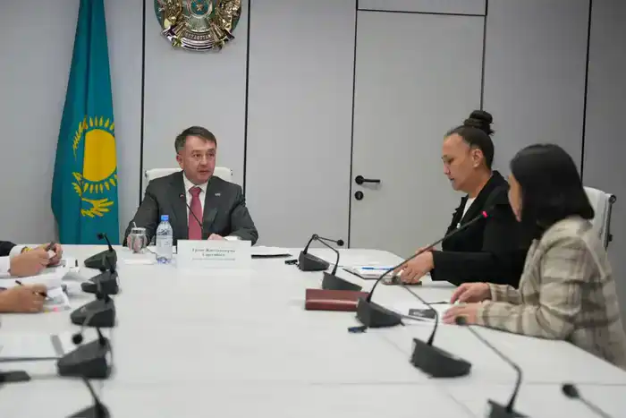 Министр юстиции РК Ерлан Сарсембаев провёл приём граждан (3)