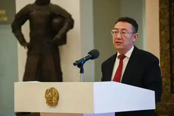 К знаменательной дате Военно-исторический музей представил экспозицию о Бауыржане Момышулы (3)