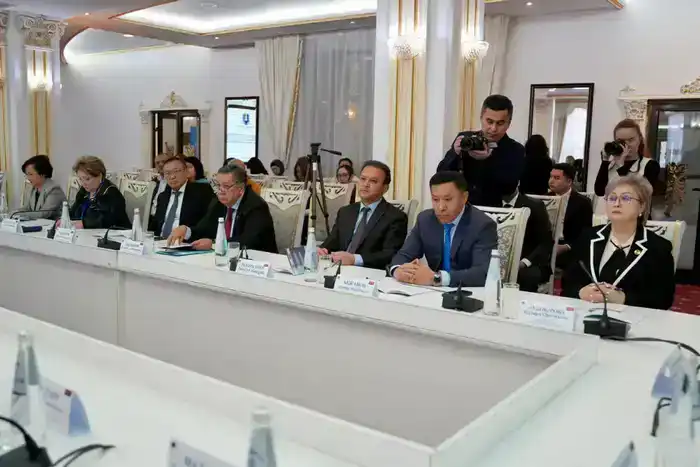 Министр юстиции Ерлан Сарсембаев принял участие в круглом столе «Антикоррупционная устойчивость и конституционные права человека: формула “Закон и Порядок”» (3)