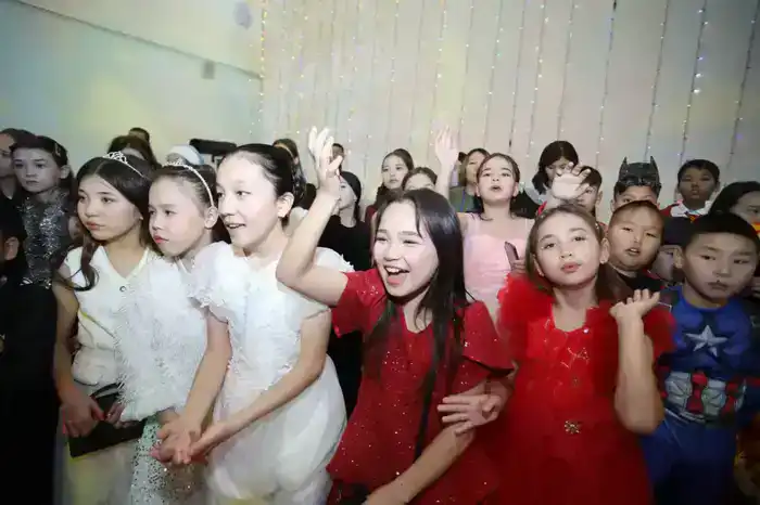 Президентская ёлка в Мангистау: поддержка детей из уязвимых категорий и влияние на их будущее