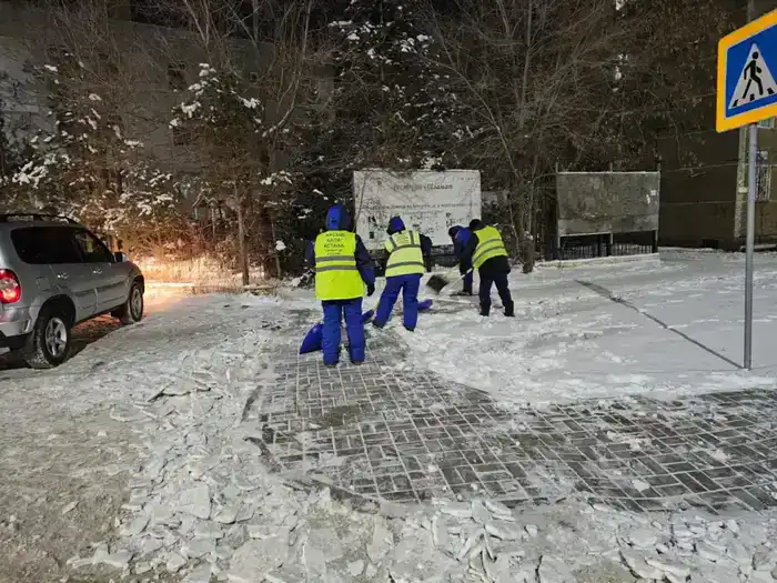 Снегопад как битва: более тысячи машин против зимнего натиска в Астане