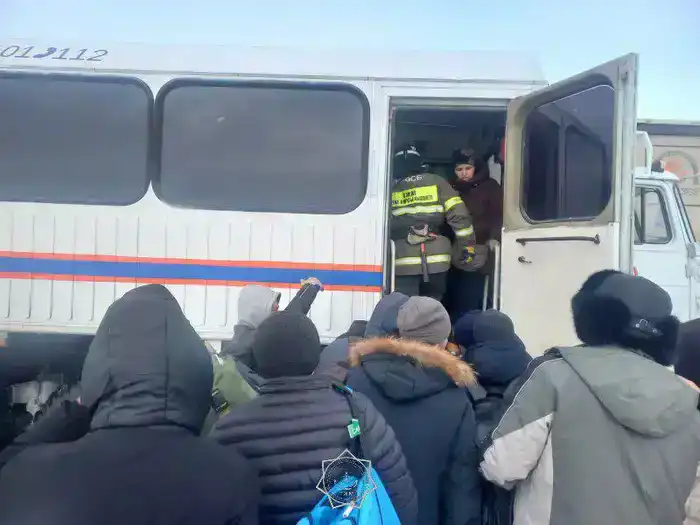 Спасательные операции МЧС Казахстана: помощь 242 людям, застрявшим в снежных заносах за три дня