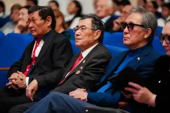 Шымкентский театр эстрады и сатиры в Семее музыкальная комедия выставка концерт