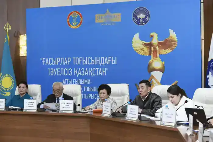 Обсуждение достижений и единства на расширенном заседании Ассамблеи народа Казахстана в честь Дня Независимости