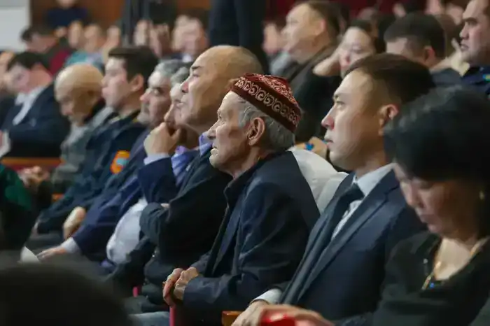 Ербол Карашукеев провёл встречу с жителями Сарысуского района (4)