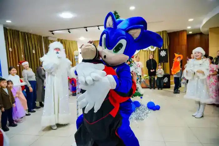 Новогоднюю елку для особенных детей провела столичная АНК (9)