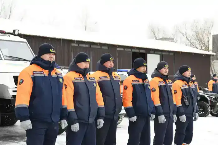 Астана: усилия спасателей по повышению безопасности на тонком льду в условиях зимних рисков