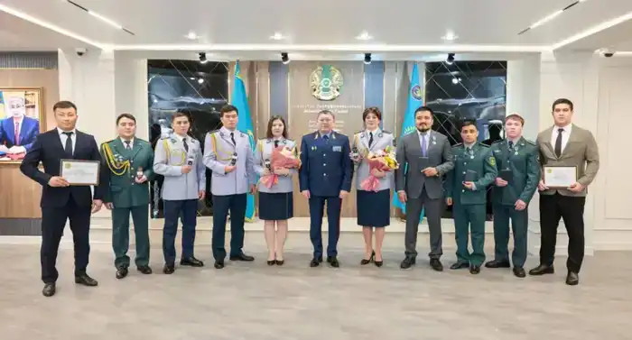 Министр внутренних дел Казахстана отмечает достижения спортсменов на юбилее 100-летия спортивного общества "Динамо"