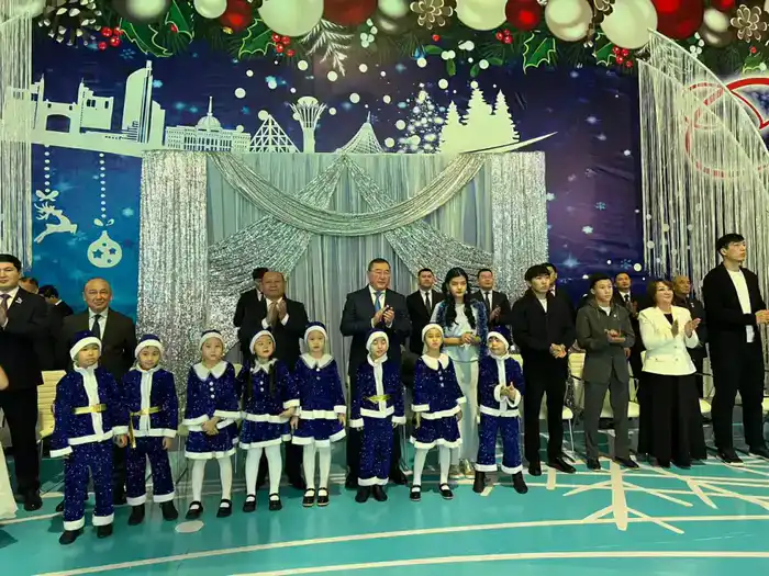 Праздник единства и надежды: новогодняя елка Президента Казахстана для детей из уязвимых групп в Алматинской области
